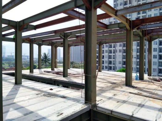 Rangka baja atap terpasang — proyek
